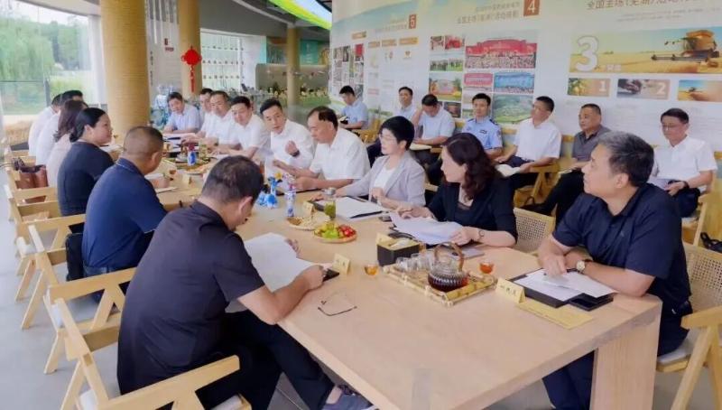 市政法机关开展“亲商助企·法治护航”现场办公活动